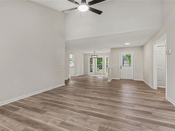 4th image of 2406 Glen Laurel Dr