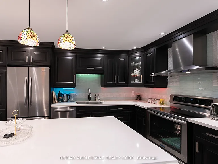 2072 Glenada Cres — Photo 7