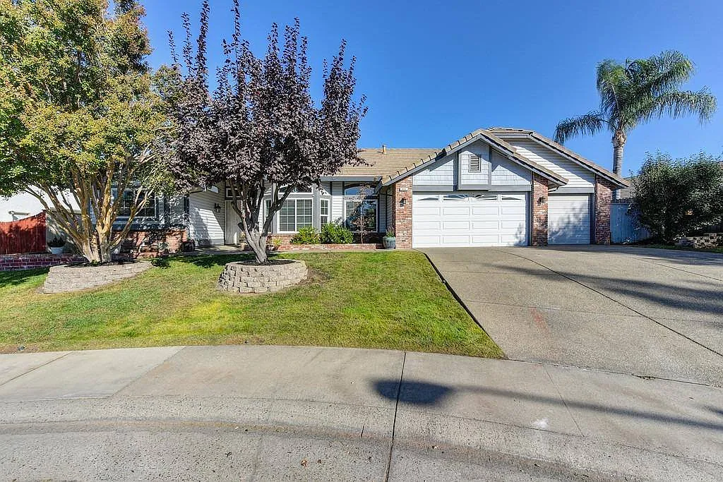 605 Bronte Ct photo 1