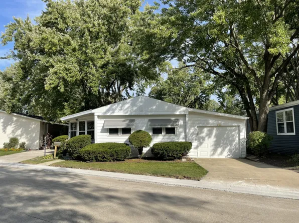 1101 Lakewood Rd, Elgin, IL 60123