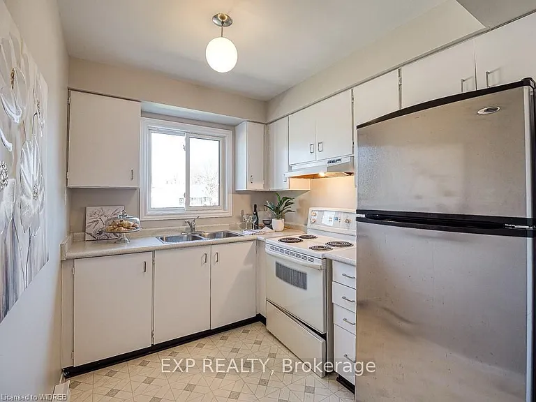 1060 Canfield Cres #5 — Photo 8