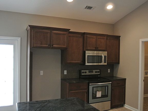 4th image of 19 Camarillo Ct NE