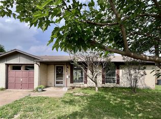 609 Globe Ave, Blue Mound, TX 76131