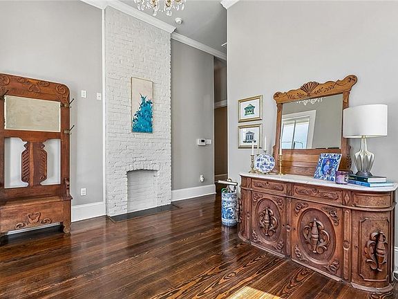 3rd image of 825 Pleasant St