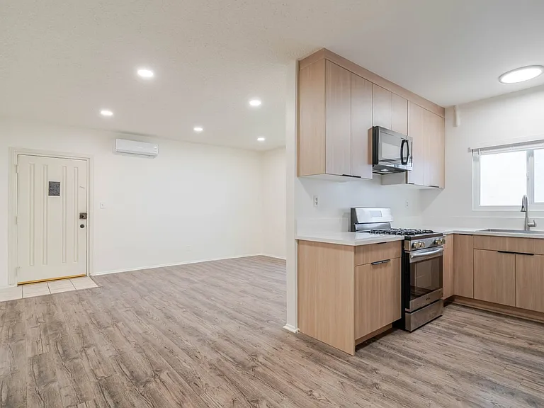 708 Porter St #3 — Photo 6