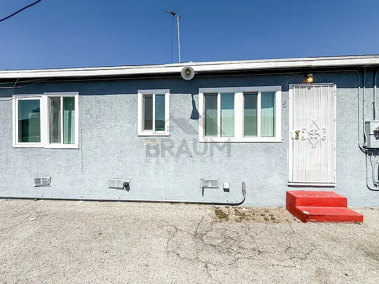 15550 Vanowen St — Photo 30