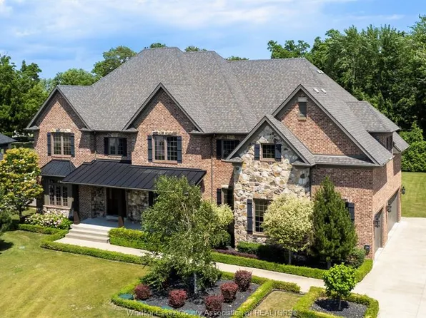 3 Dimenna Dr, Kingsville, ON N9Y 4C7