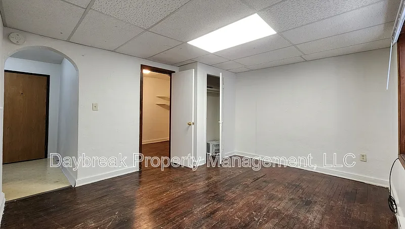 1 bed, 1.0 bath, $595 — Photo 2