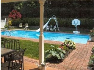 21 Roxbury Dr, Commack, NY 11725