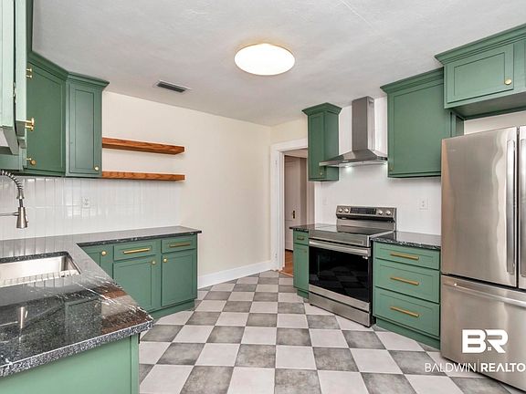 2nd image of 359 Tuttle Ave