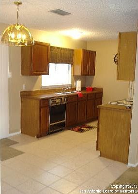 5th image of 815 Thorndike Dr
