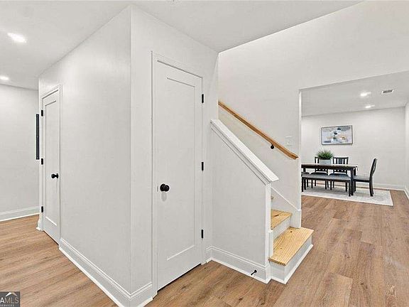 5th image of 200 Riverside Dr