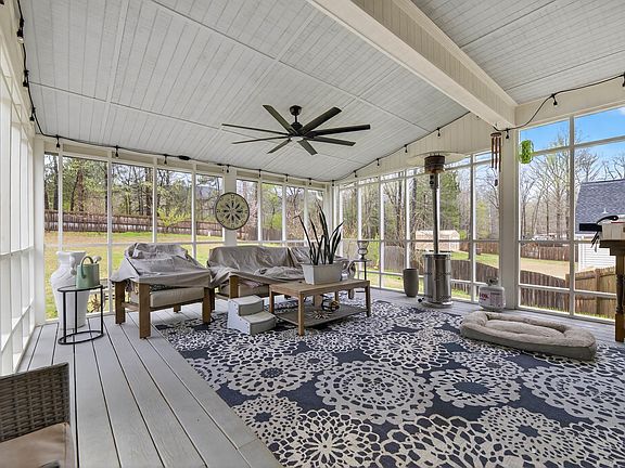 4th image of 483 Lillian Ln