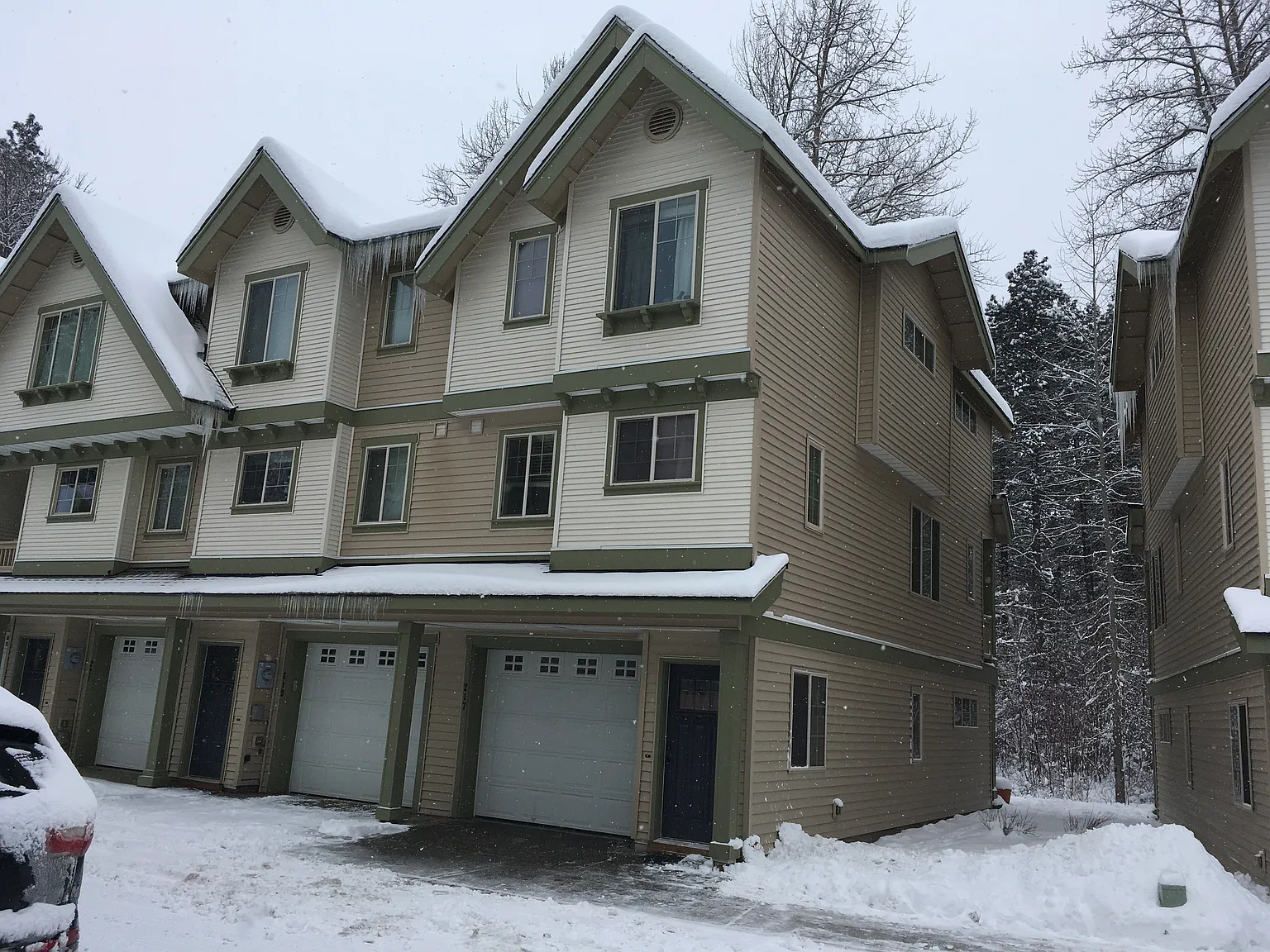 3 bed, 1453 sqft, $2,000 — Photo 1