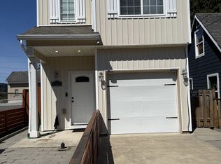 12231 SE Ellis St, Portland, OR 97236