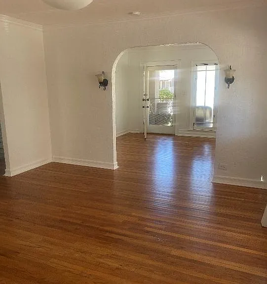 240 N Center St — Photo 2