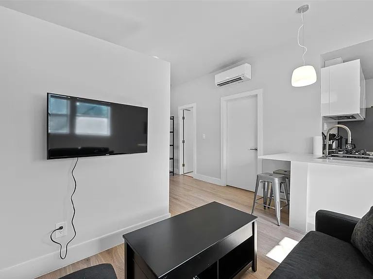 2201 Leon St #D — Photo 9