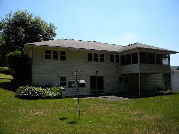 3rd image of 21 Columbine Dr