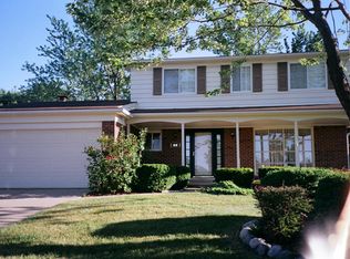 68 Foxboro Dr, Rochester Hills, MI 48309