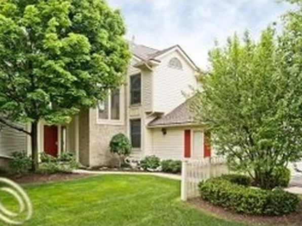 7105 Winding Brook Ct #1, West Bloomfield, MI 48322