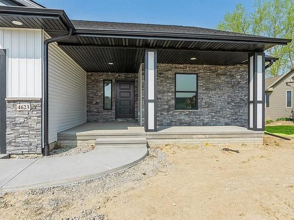 2nd image of 4623 Oak Creek Ct NE