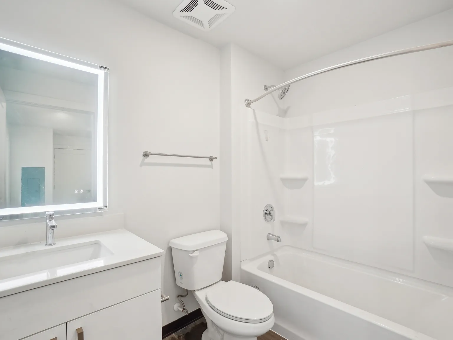 2 bed, 707 sqft, $2,390 — Photo 4