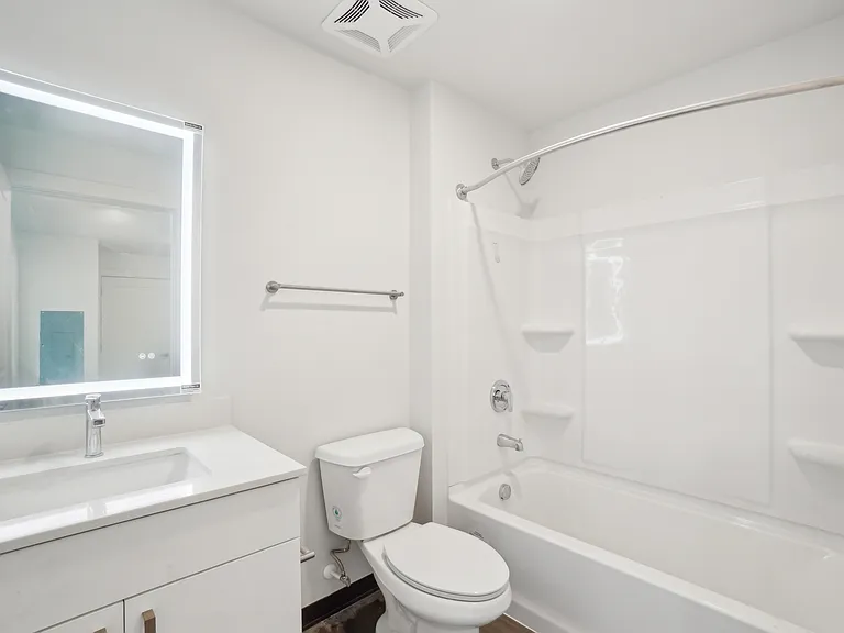 302 N South St #302-1326-500 — Photo 4