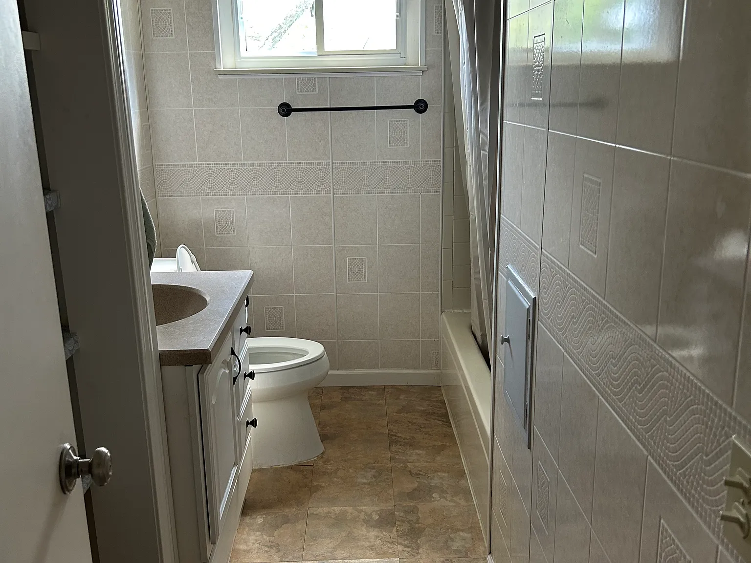 3 bed, 912 sqft, $1,800 — Photo 4