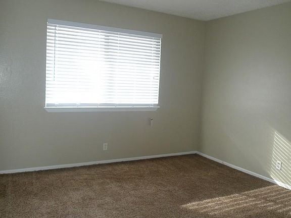 4th image of 15893 Green Hill Dr APT 2