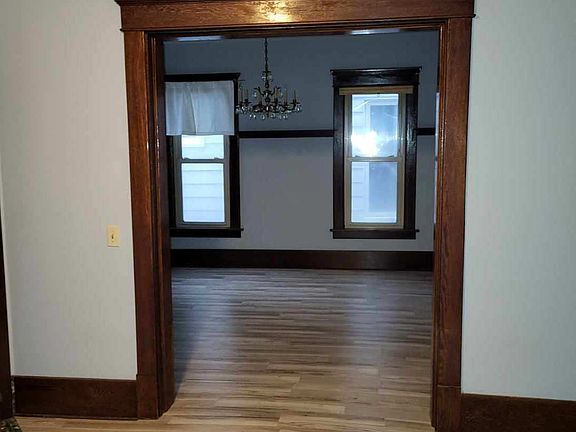 5th image of 606 E 21st St