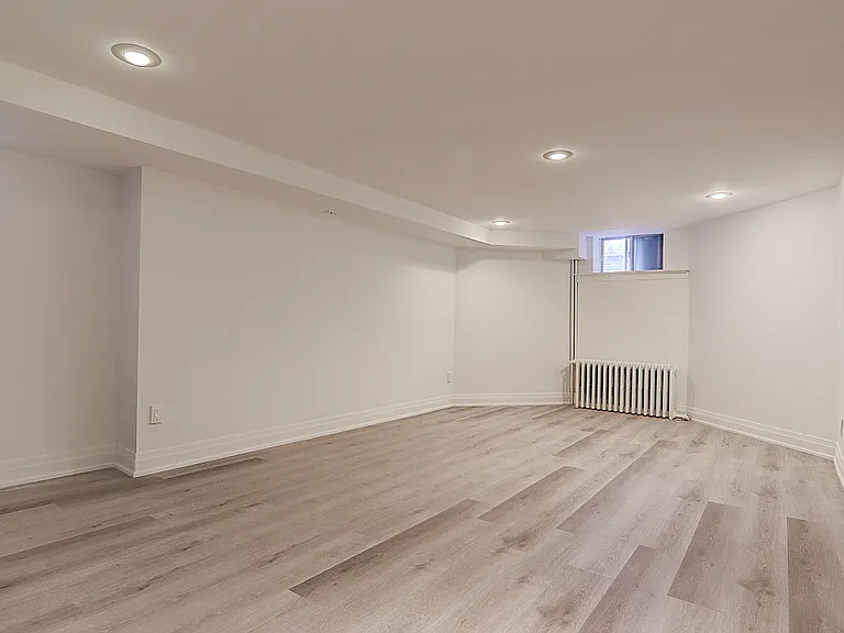 138 Fallingbrook Rd — Photo 26
