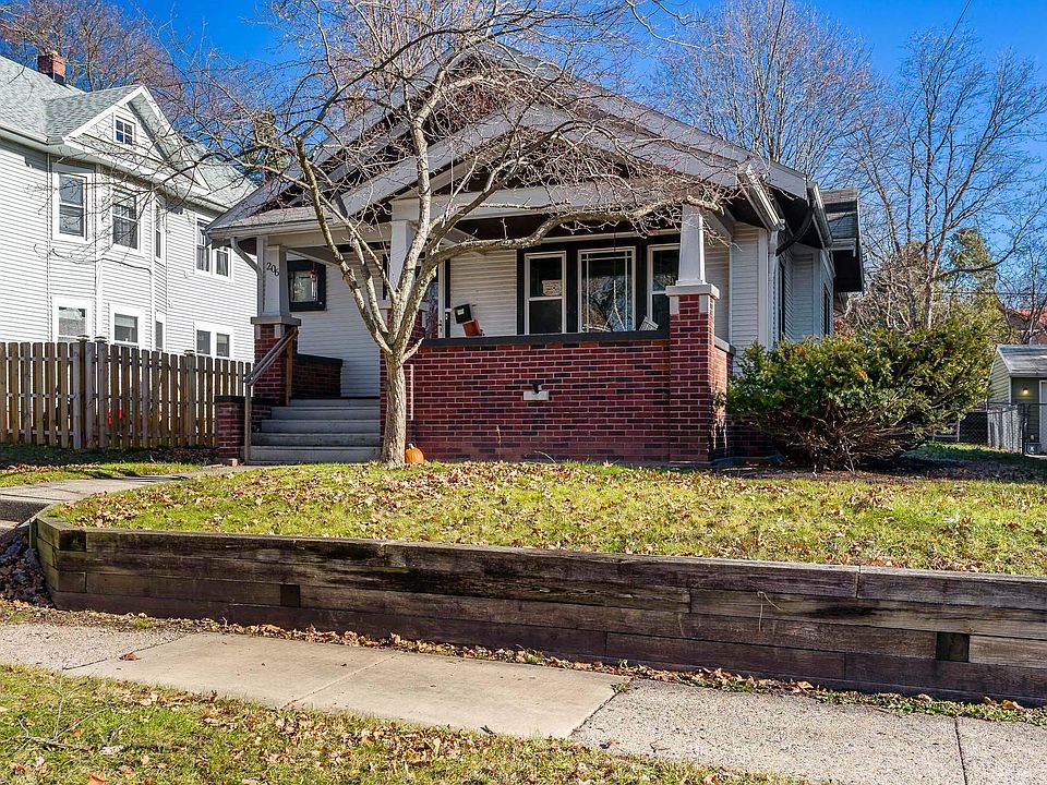 1st image of 206 S Gardiner Ave