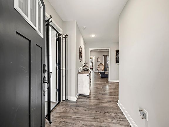 3rd image of 1057 Mission Dr