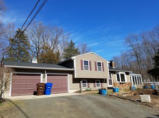 16 Knollcrest Dr, Northford, CT 06472