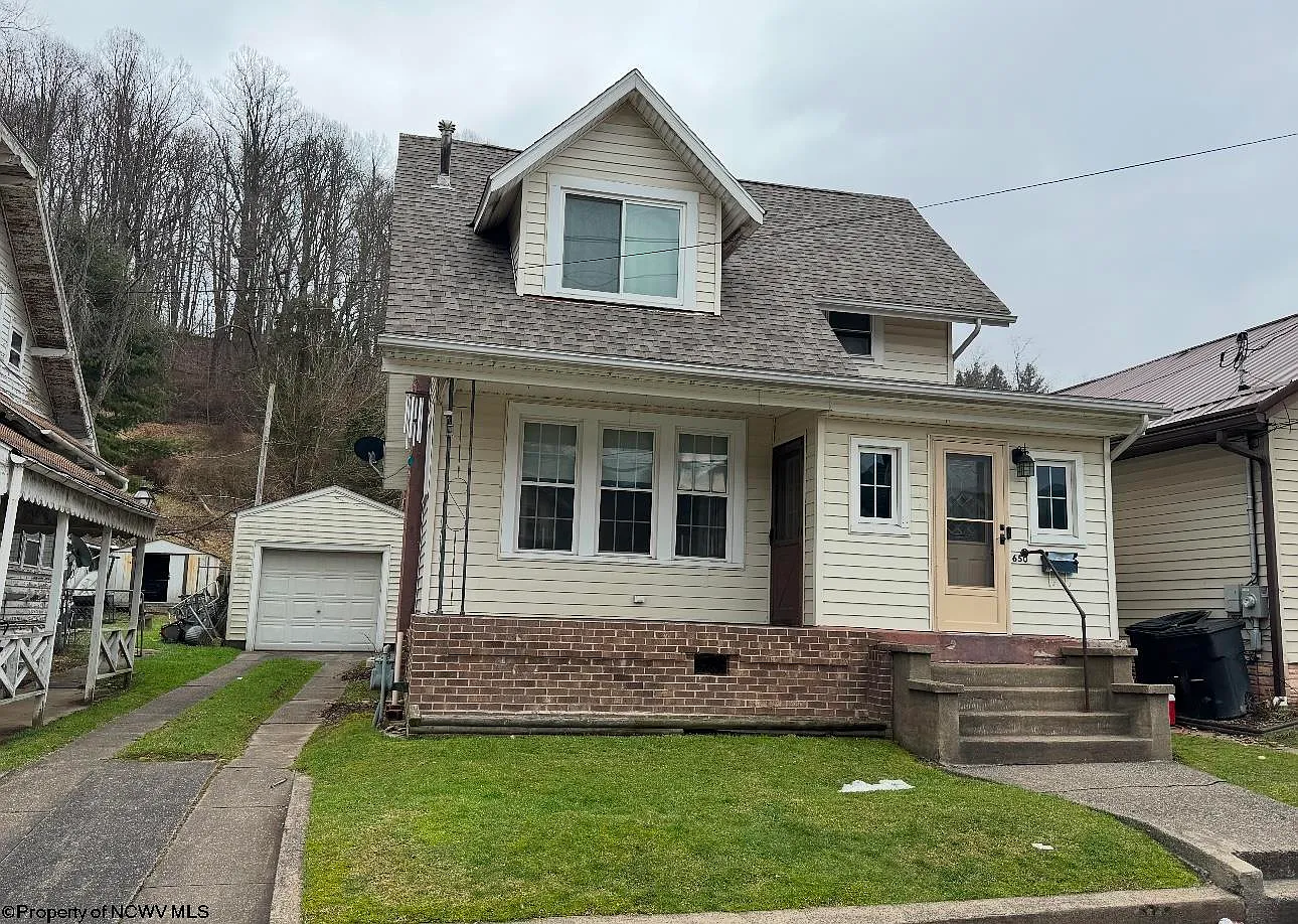 650 Locust Ave photo 1