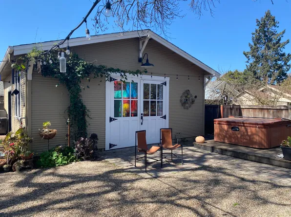 645 Wright St, Santa Rosa, CA 95404