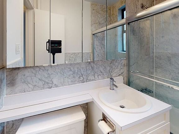 5th image of 305 W 13th St APT 3L