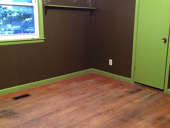 bedroom-hardwood floor