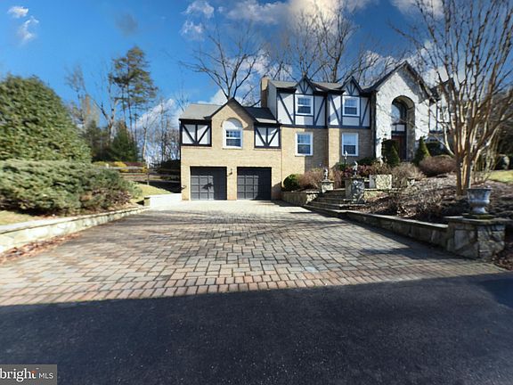 2nd image of 2905 Taj Dr