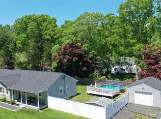 96 Raynor Rd, Ridge, NY 11961