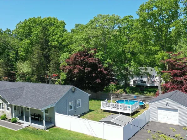 96 Raynor Road, Ridge, NY 11961