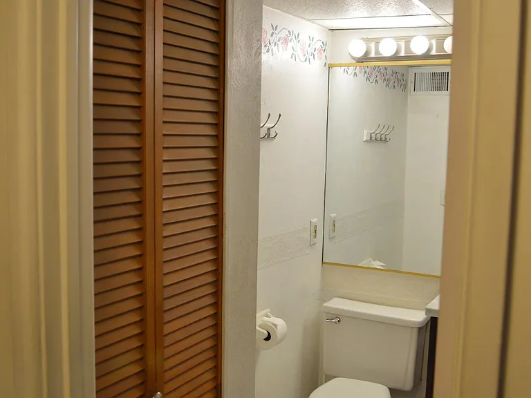 521 Forest Green Dr — Photo 6