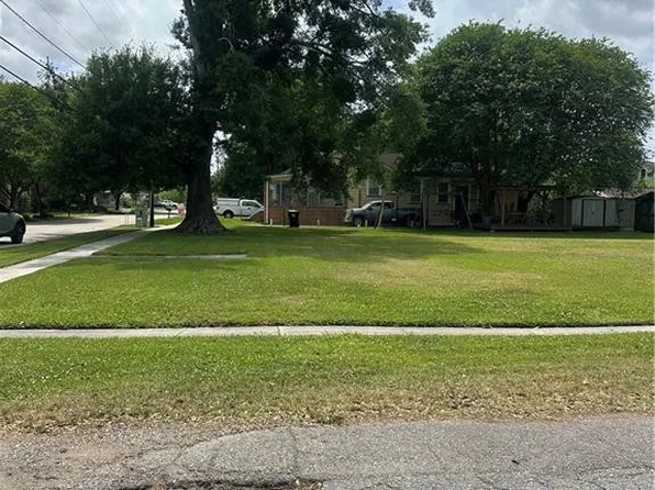 626 Lebeau St, Arabi, LA 70032