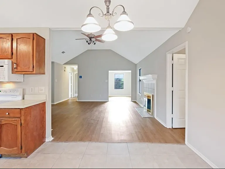 6204 Avanti Dr — Photo 4