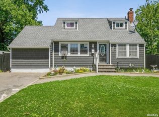 485 Saint Johns St, Central Islip, NY 11722