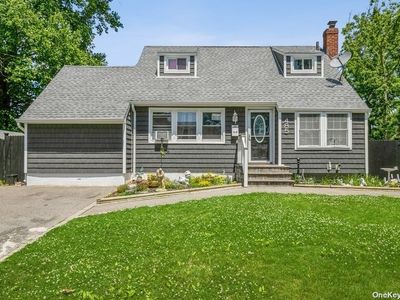 485 Saint Johns St, Central Islip, NY, 11722