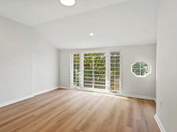 3-35 Grandview Avenue image 5 of 23