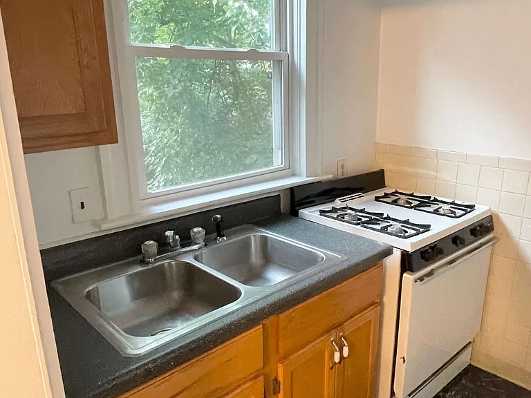 215 Lyon St — Photo 18