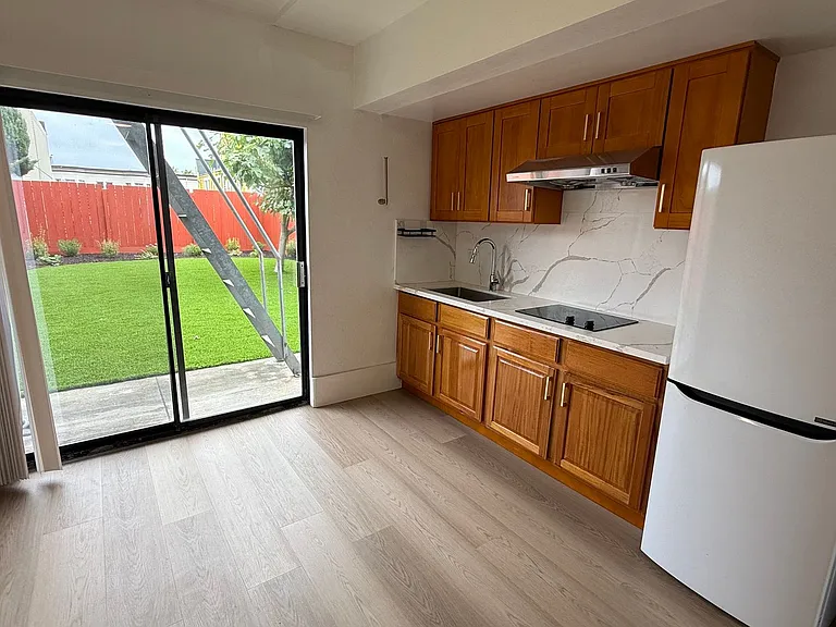 RC - 1630 Oakdale, Ave., San Francisco, CA, 94124 — Photo 4