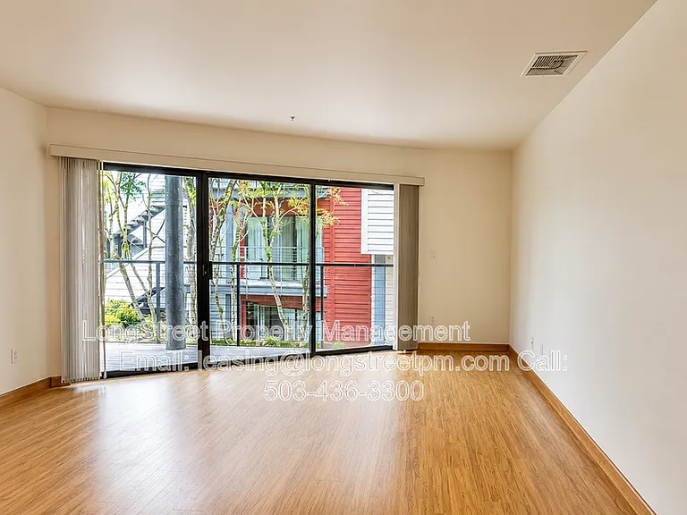 720 NW Naito Pkwy #D22 — Photo 15